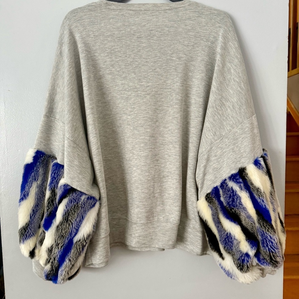 Zara Gray Oversized Sweatshirt with Faux Fur Sleeves - Picture 5 of 5